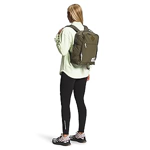 THE NORTH FACE Berkeley Daypack, New Taupe Green/Antelope Tan